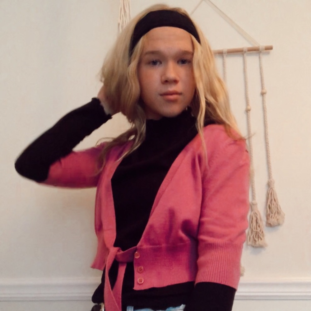 Trendy pink/purple cropped sweater